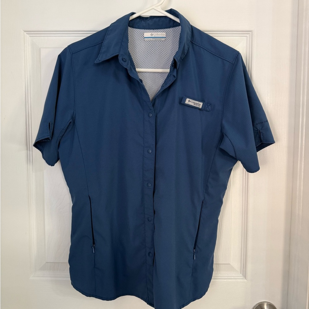 Gently Used Women’s Columbia button down fishing shirt